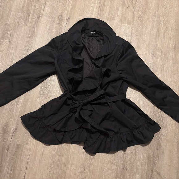 Adorable ap. 9 black nylon ruffled jacket - Picture 1 of 4
